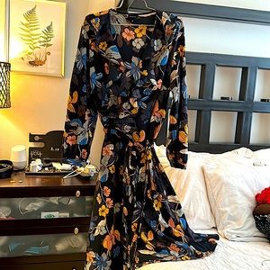 In Excellent Condition! Plus Size Long Sleeve Midi Dress Perfect for Fall